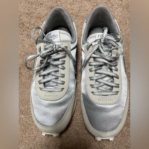 Wmns Daybreak SE 'Light Smoke Grey'